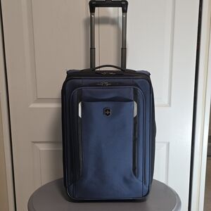 Victorinox Navy Blue Frequent Flyer 2 Wheel Carry-On with Removable Accesory Bag